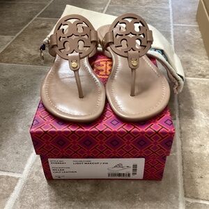 Tory Burch Miller Light Makeup Ladies size 8